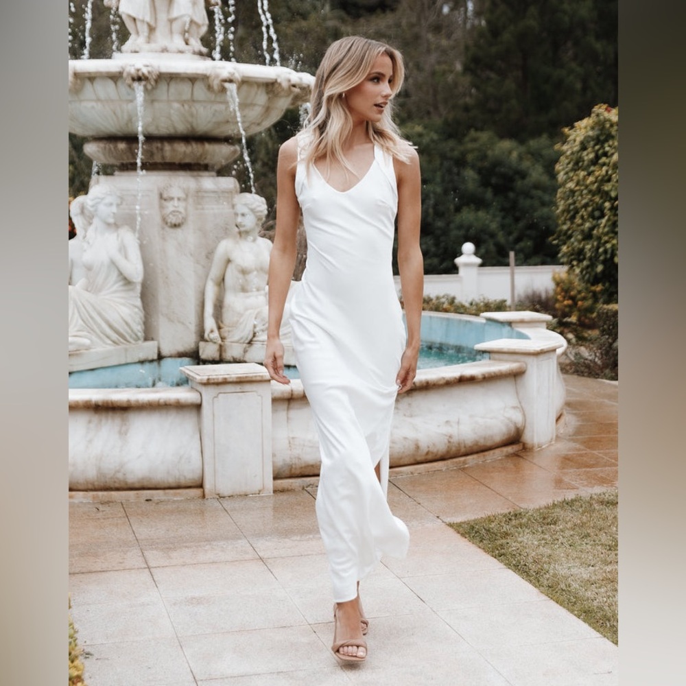 🆕 CARNATION CROSS BACK MAXI DRESS